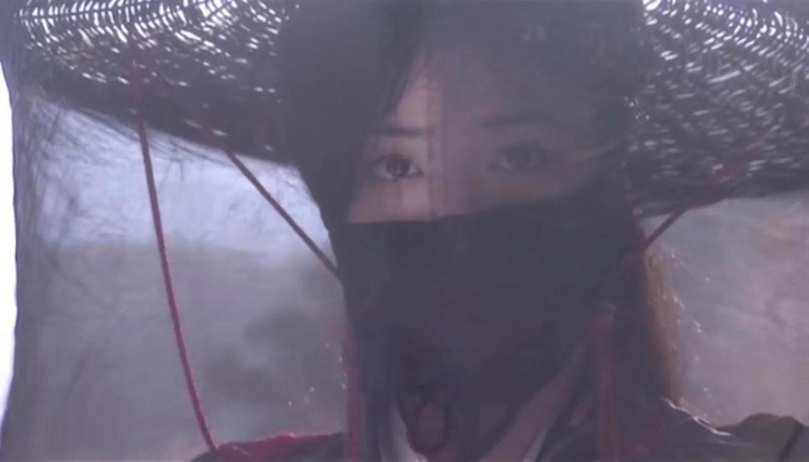 七版木婉清摘面纱 有人惊为天人，有人让人想帮她蒙回去