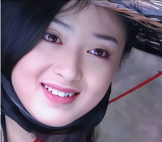 42岁“木婉清”素颜庆生照刷屏 妈生脸的最高级，是美得毫不费力